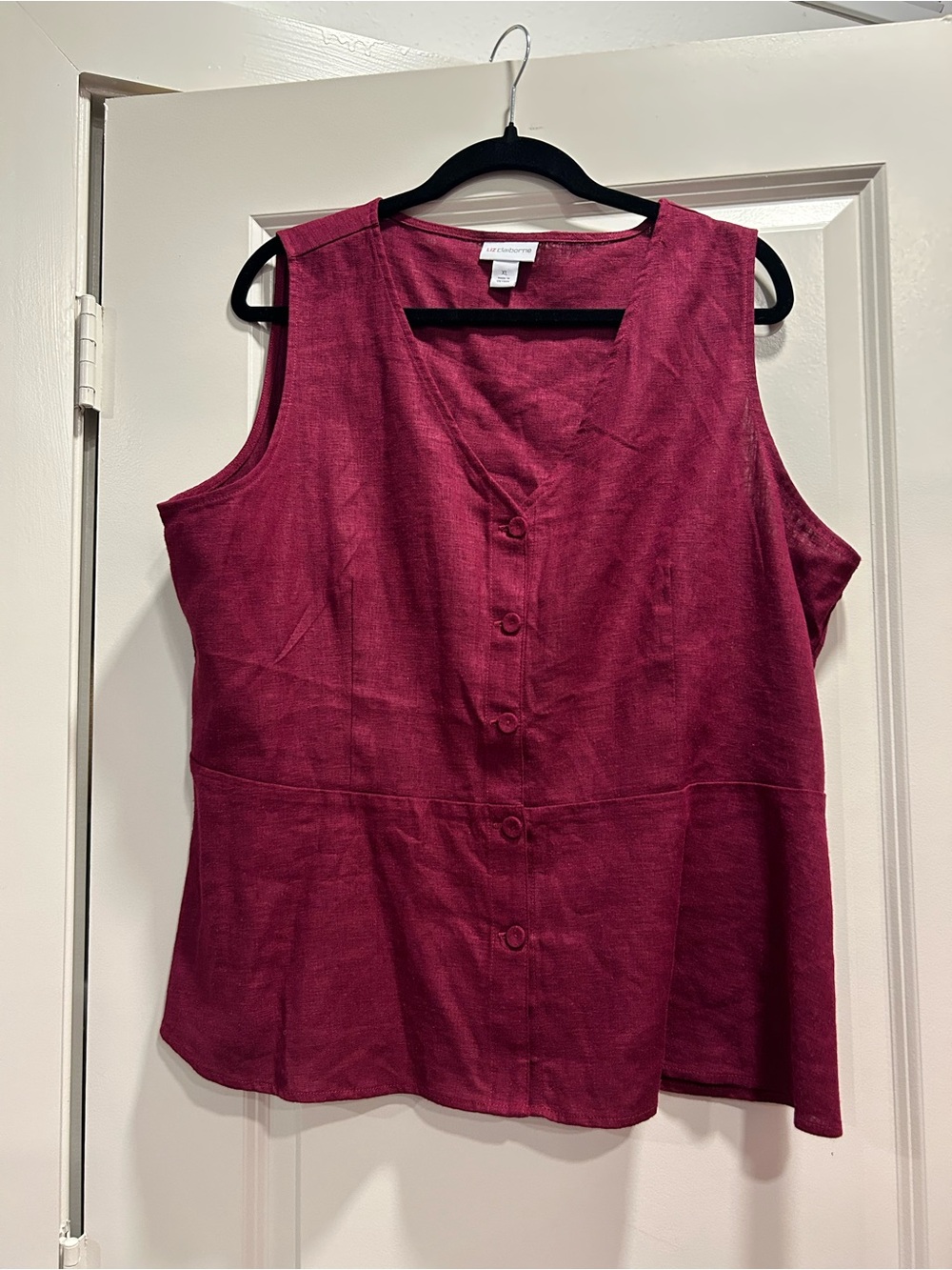 Liz Claiborne Sleeveless Button-Front Tank Top in Deep Berry